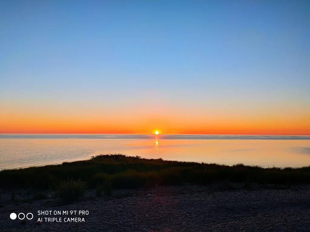 Домик-баня на берегу реки Псижа и выходом в озеро Ильмень