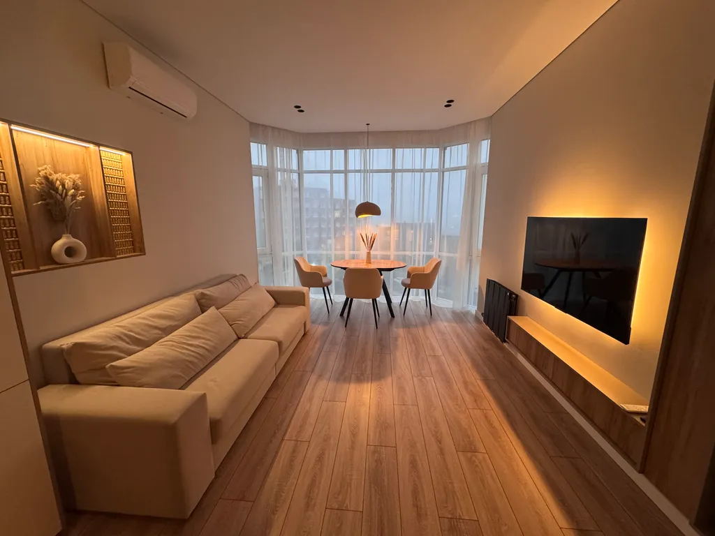 Новая квартира в центре с панорамным окном и завораживающим видом