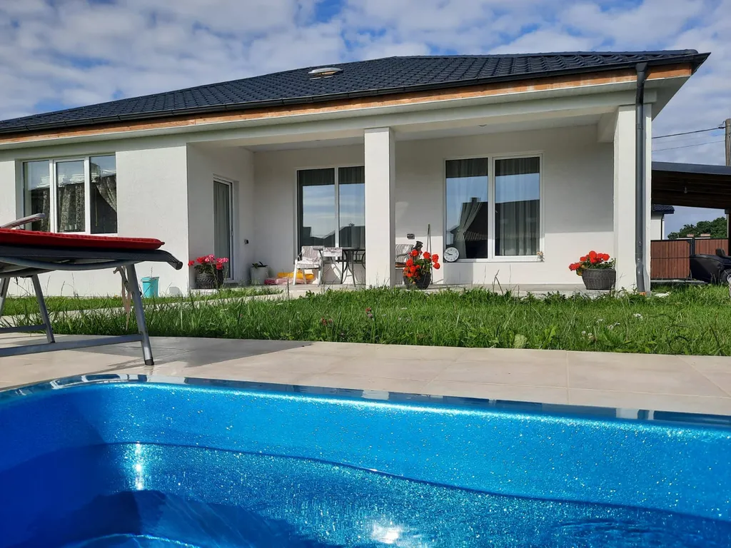 Коттедж Дом с бассейном — аренда посуточно в Калининград