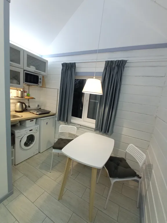 Домик у самого озера