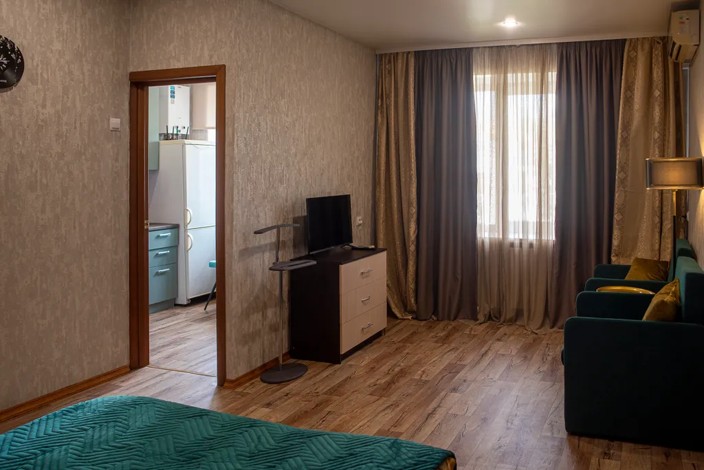 Центрее не бывает! Сразу за памятником ленина в стиле есенинская русь