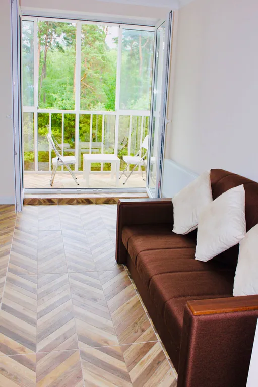 Уютная студия с видом на лес