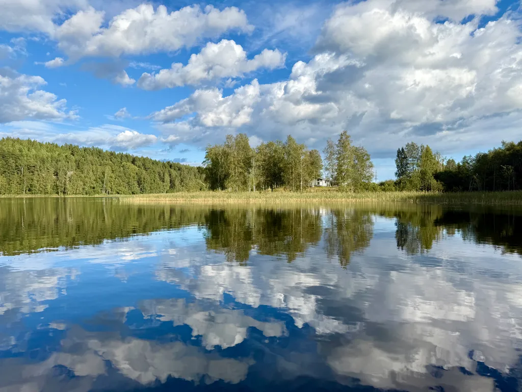 Домик с озером