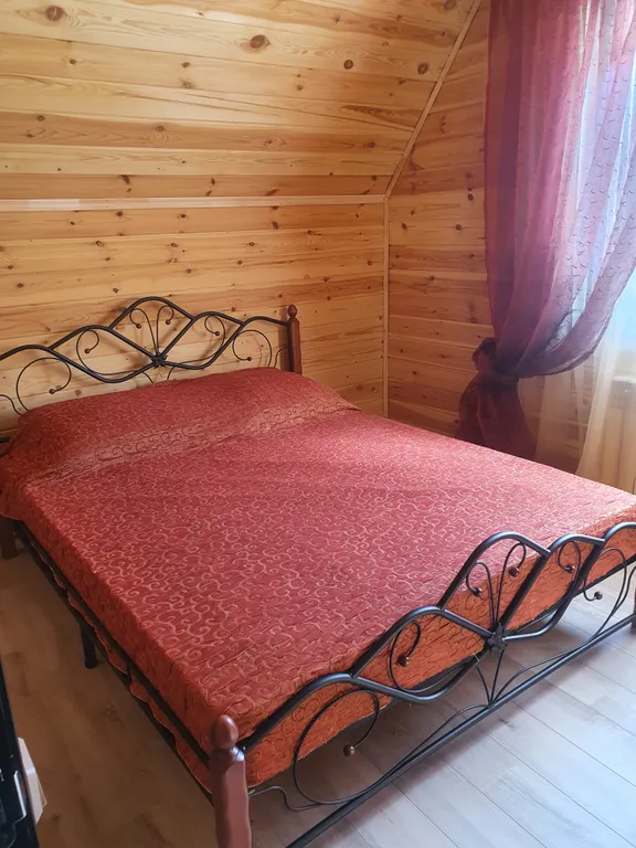 Деревянный большой дом