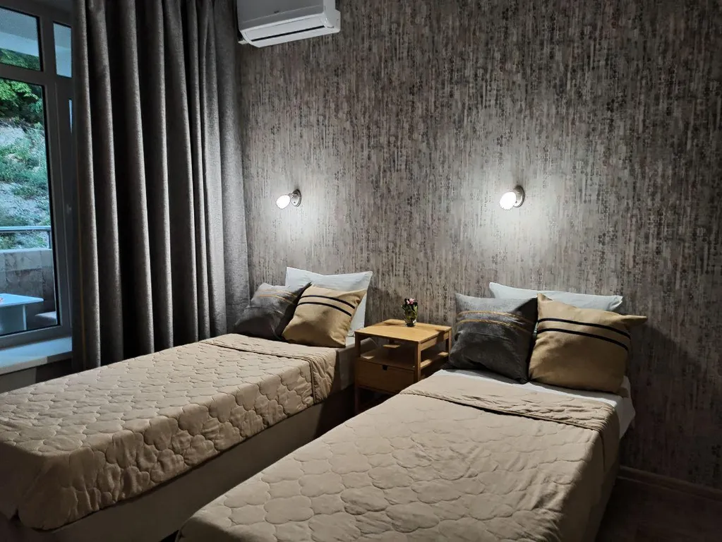 Двухкомнатная квартира у моря с немноголюдным пляжем