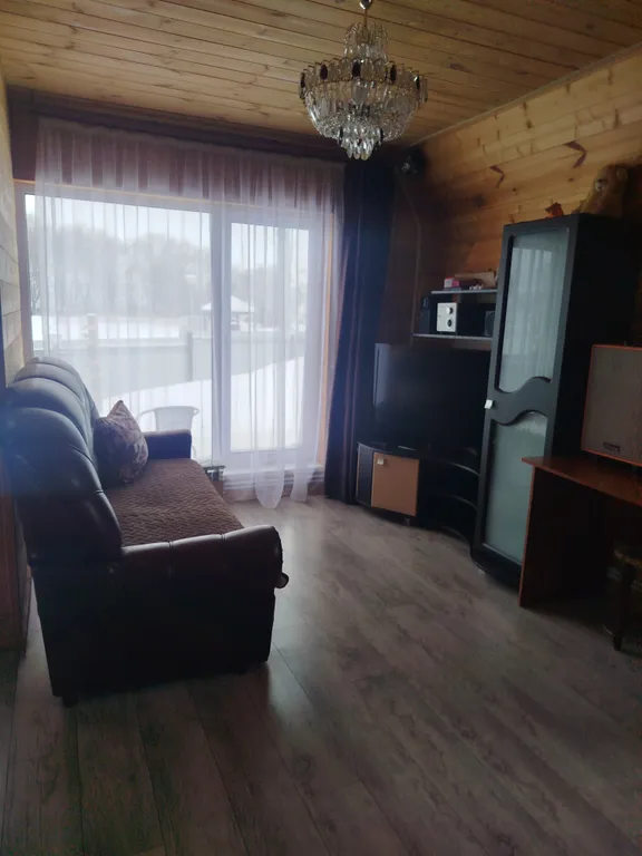 Дом с баней и панорамными окнами на первой линии