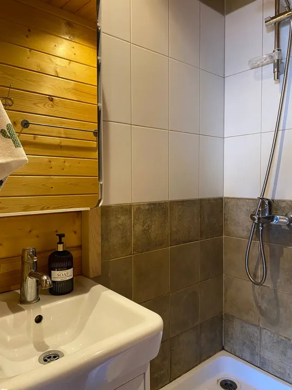 Коттедж Деревянный дом с фонариками вблизи дворцов и парков — Санкт-Петербург