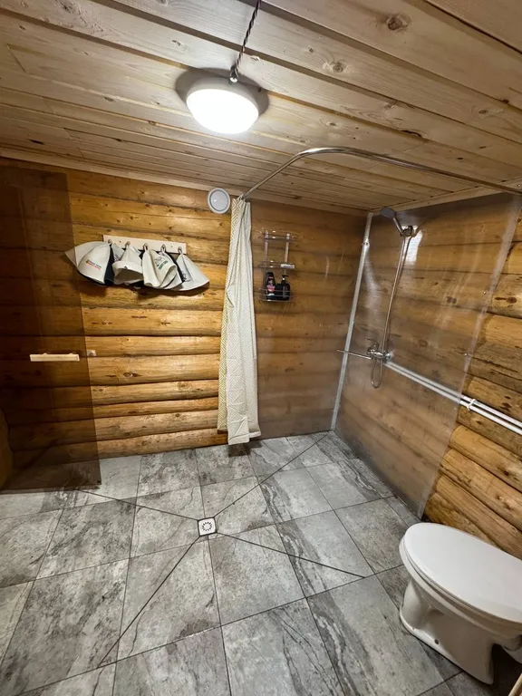 Дом в лесу в стиле барн