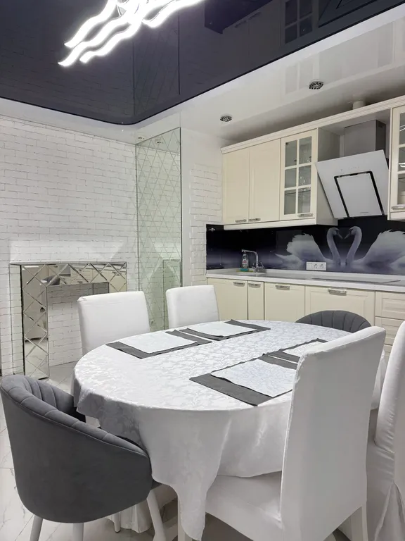 Трехкомнатная квартира на Парнасе