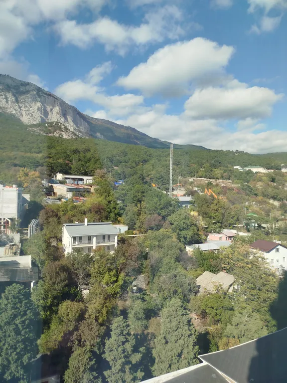 Огромная квартира с бассейном и видом на море