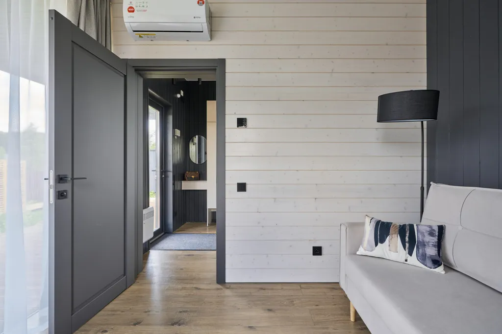 Просторный дом с сауной и камином в окружении леса и реки