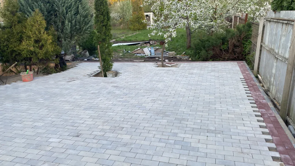 Уютный дом с прекрасным садом, лесом и рекой