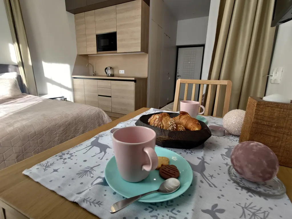 Удобная и уютная студия с балконом и видом на сад и горы