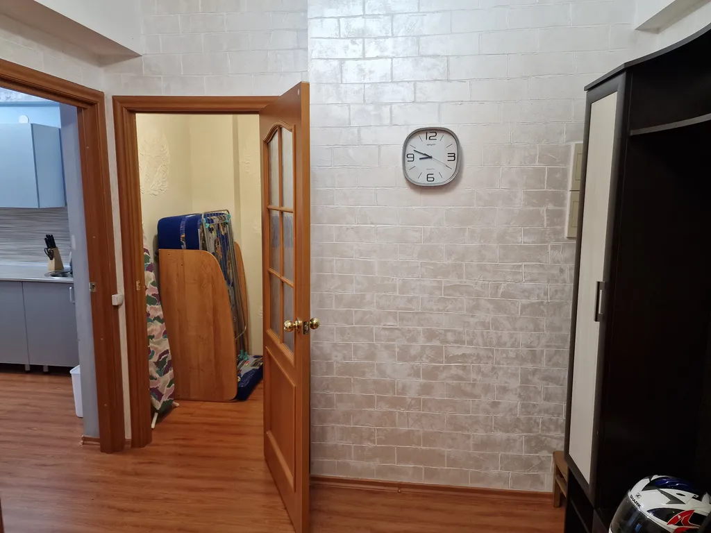 В новостройке на 11ом этаже с большой кухней и видом на плотину ГЭС!