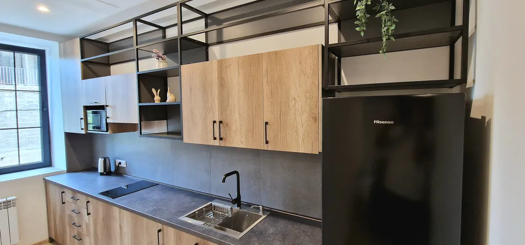 3-комнатная квартира с видом на парк у площади Республика