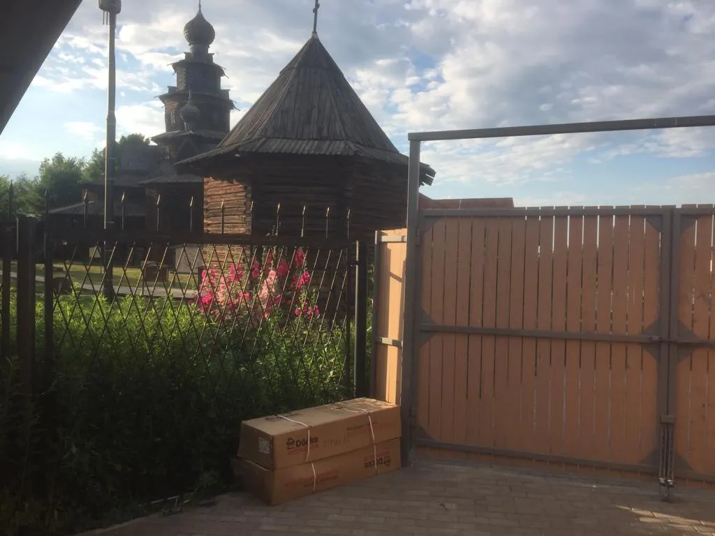 Гостевой дом у реки с видом на Музей Деревянного Зодчества и Кремль