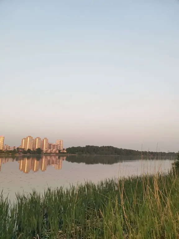 Уютная квартира у озера в черте города