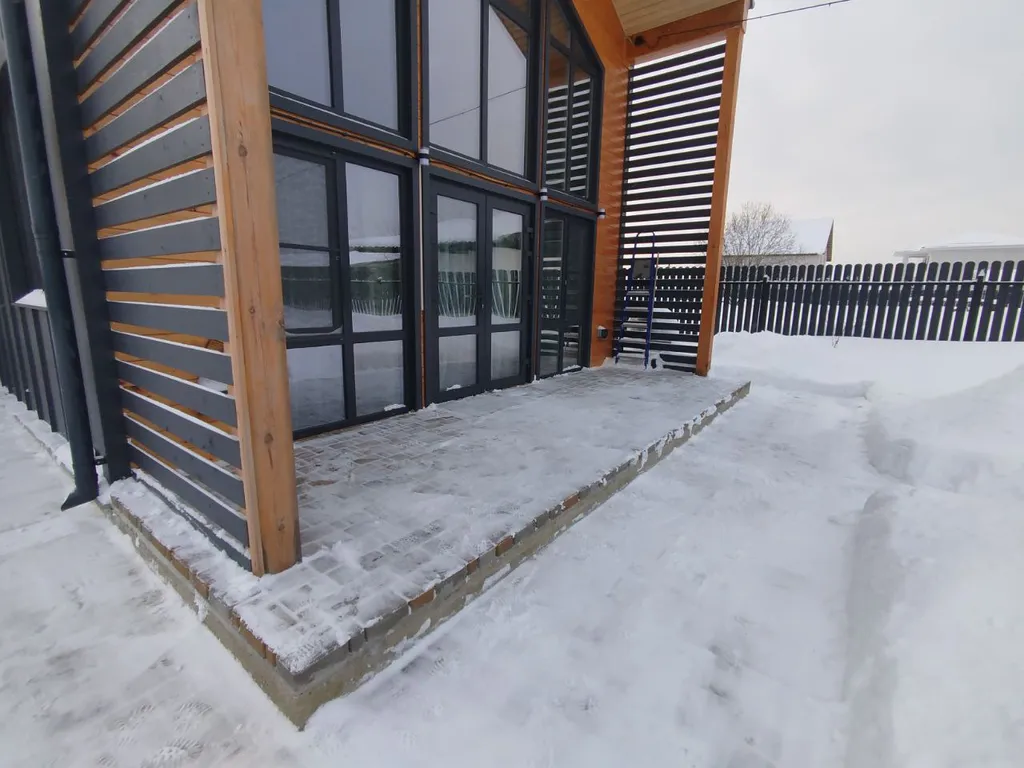 Стильный барн с крытой мангальной зоной