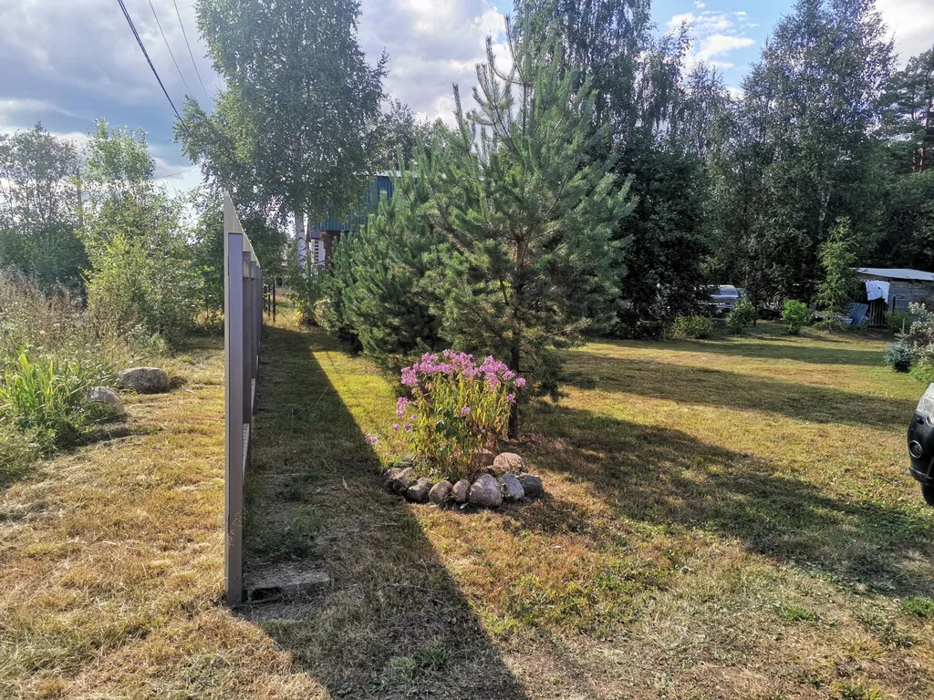 Дом с садом между лесом и рекой