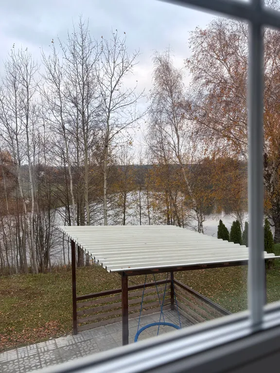 Дом с сауной и тёплым бассейном у пруда