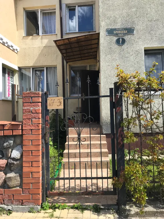 8 минут от моря