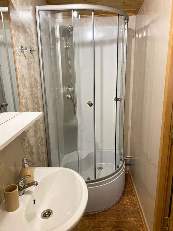 Домик с баней у леса для семейного отдыха