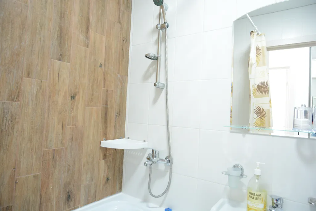 1к между морем и Кипарисовым озером