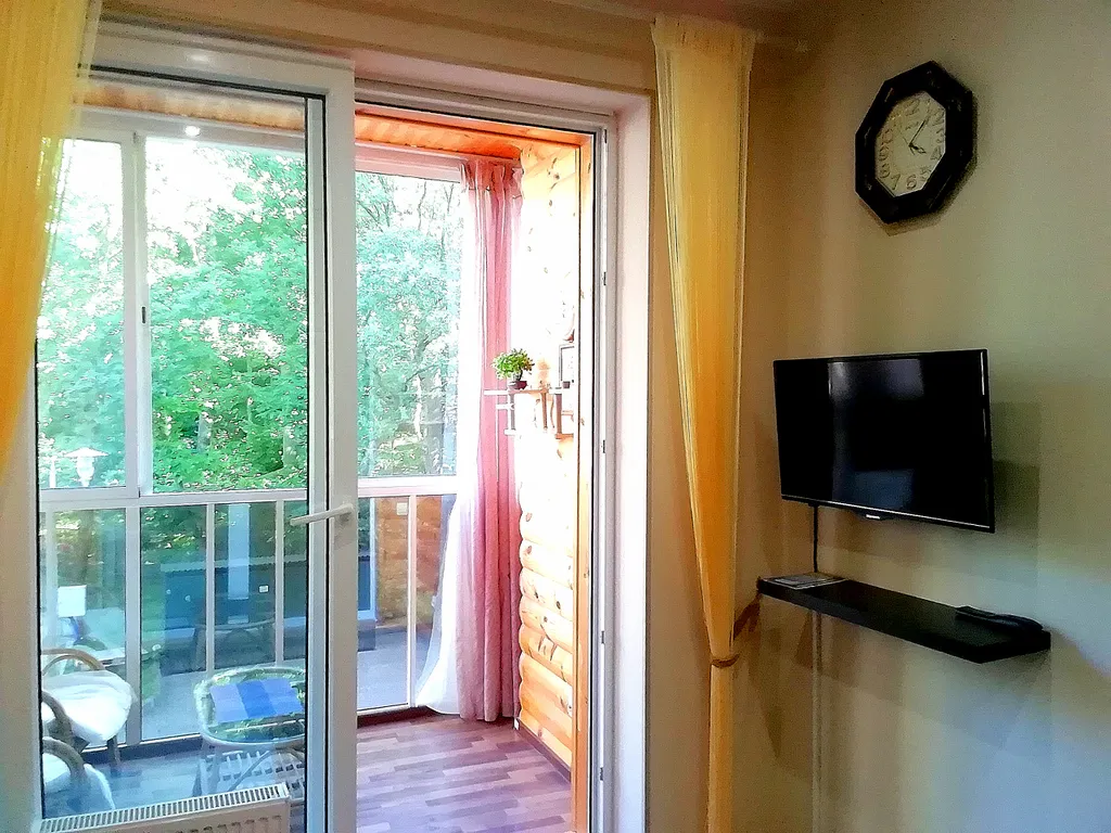 Квартира у моря, с видом на озеро и сосновый бор