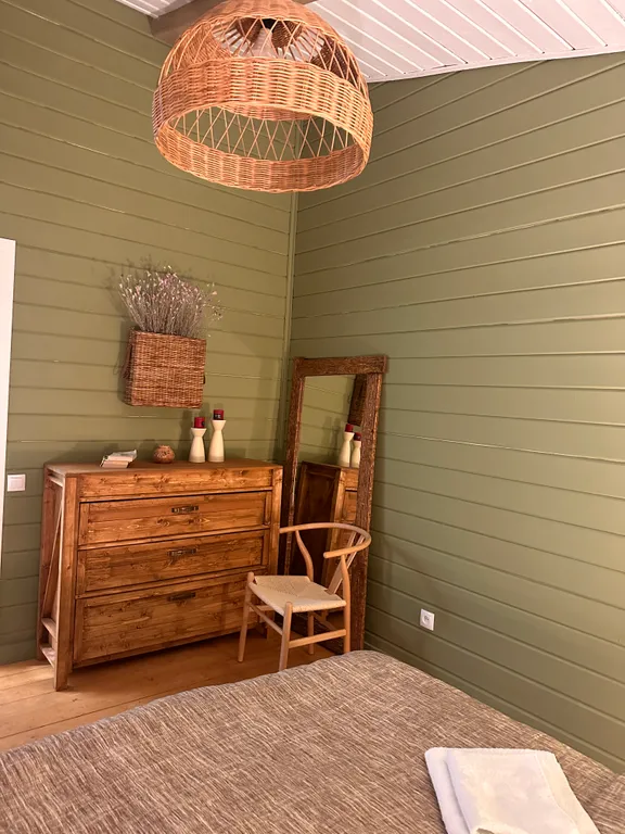 Домик в горах на берегу горной речки