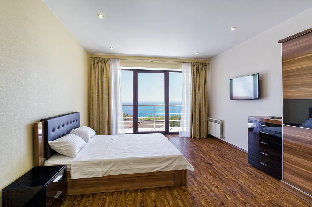 Коттедж Шикарная вилла в Массандровском парке — Ялта