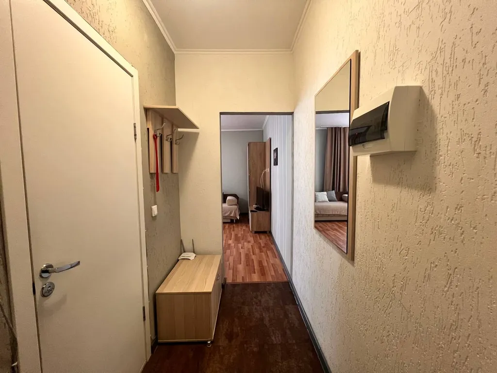 Квартира Студия центр уютная светлая, ТЦ Вояж, парковка, кафе, аквапарк, источник — Тюмень