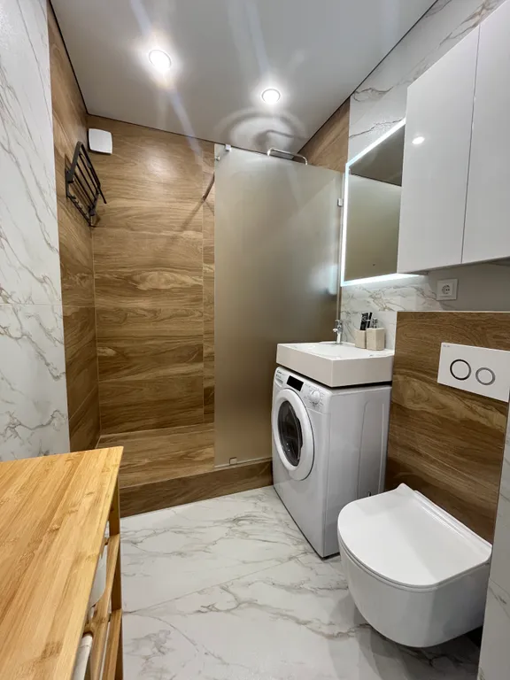 У ресторана! 14-й этаж и с видом на город.