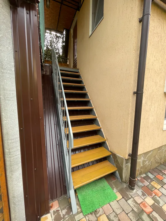 Уютный дачный домик возле моря целиком