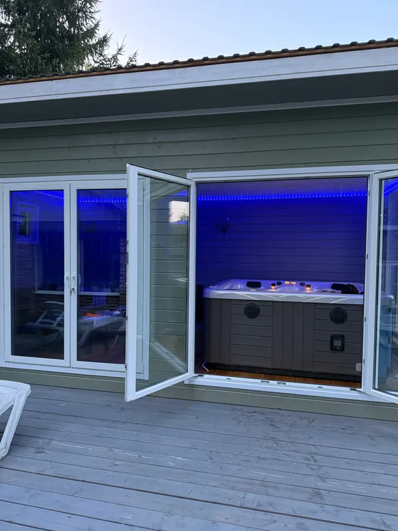 Дом с джакузи и сауной, бильярдом