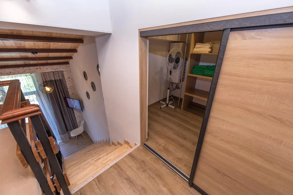 Двухуровневая стильная квартира у моря