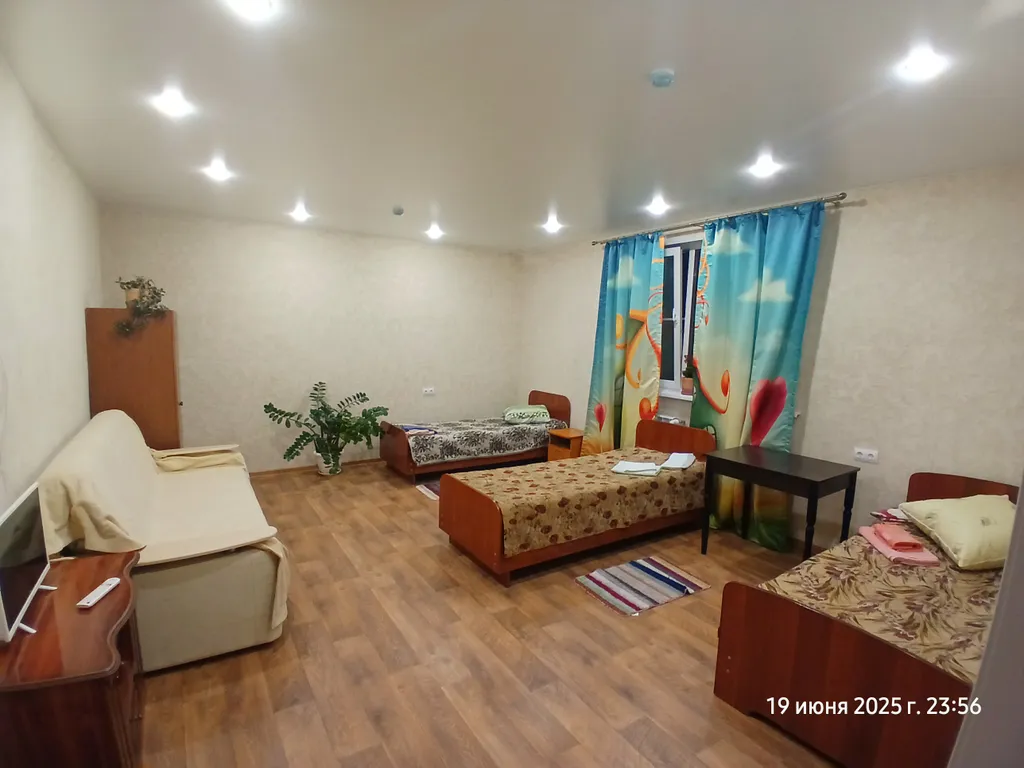 Комната в коттедже с тремя спальными местами, окна на запад 2 этаж