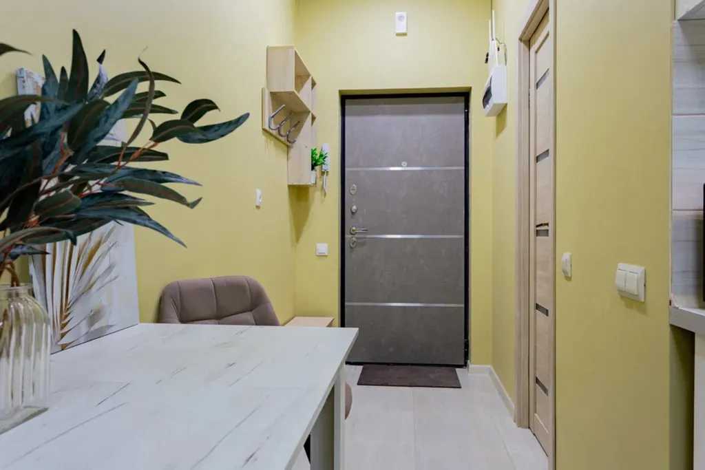 Яркая студия для троих в ЖК Летний