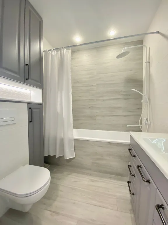 Красивая новая квартира с ремонтом, рядом магазины парк и море