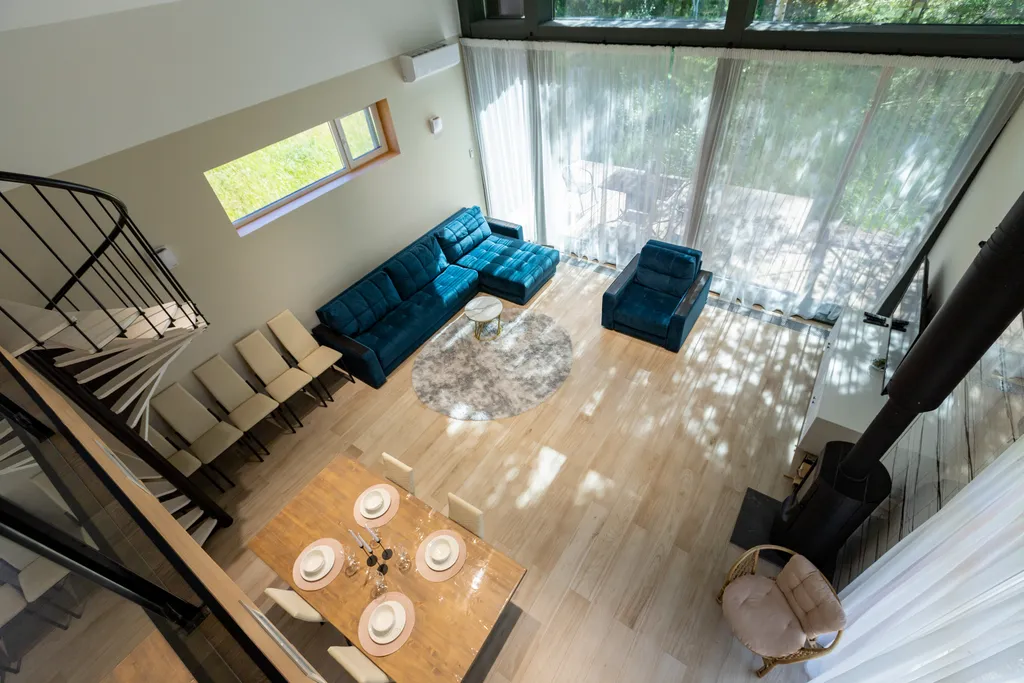 Уютный дом возле леса