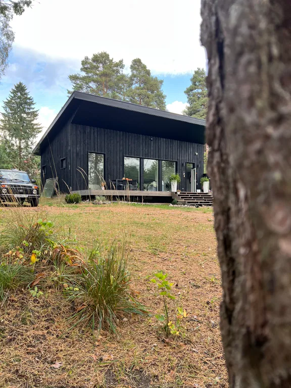 Стильный дом на берегу Ладожского озера с панорамным видом