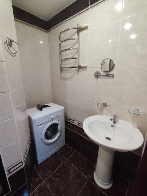 Двухкомнатная квартира в историческом центре города, голубой огонёк