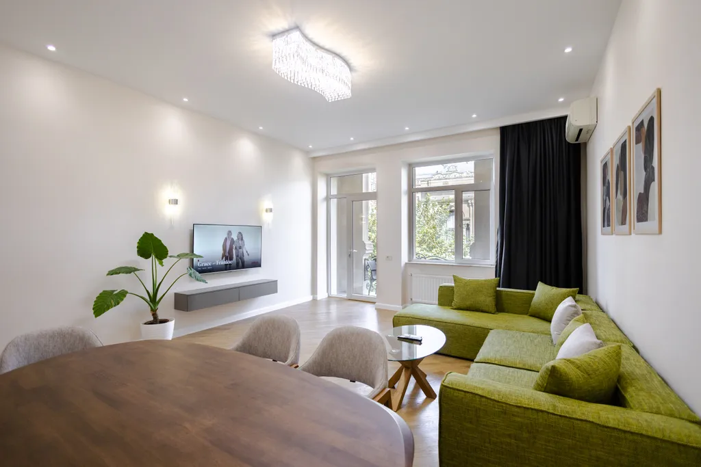 Современная квартира с двумя спальнями и новым ремонтом в центре