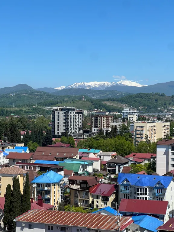 Квартира с видом на море и горы в центре Адлера