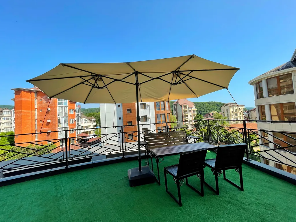 Апартаменты с террасой 60 м2 собственным бассейном, 3 минуты до пляжа