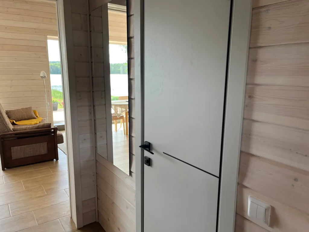 Домик в Карелии на берегу озера