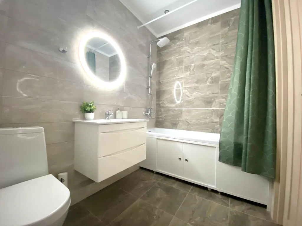 Современная квартира в центре в новом доме с частной парковкой