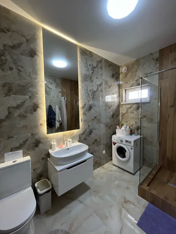 Семейный уют (термальные источники через дорогу)