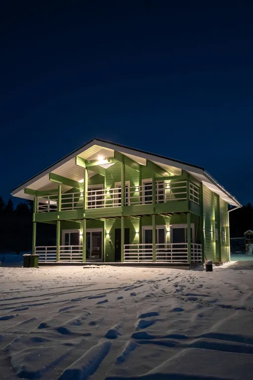 Новый дом с видом на озеро, сауной, гриль-домом и детской площадкой