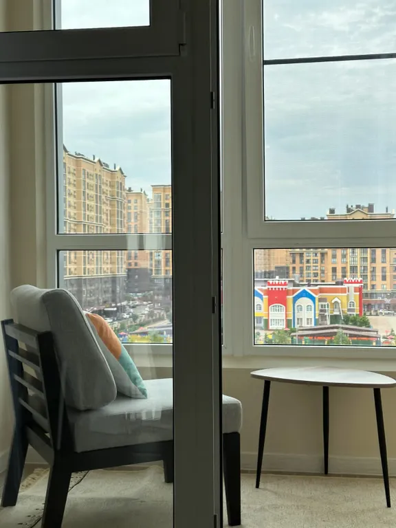 Квартира с видом на сквер и фонтан