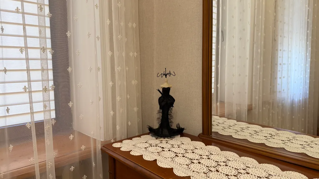 Деревянный дом с красивым видом на море